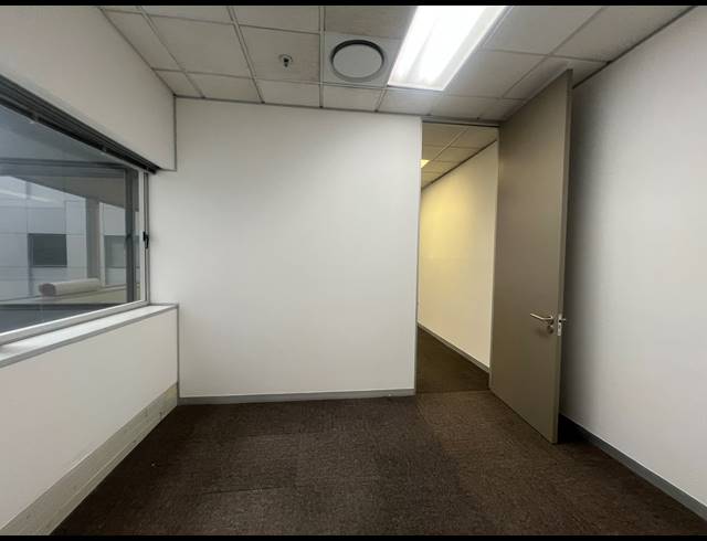 1,061M² OFFICE TO LET IN ROSEBANK